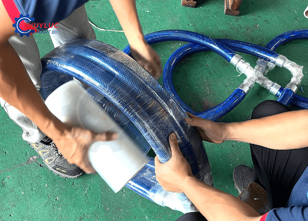 Gia công bọc nhựa và bấm đầu theo yêu cầu tại xưởng Hà Nội Thủy Lực Mart