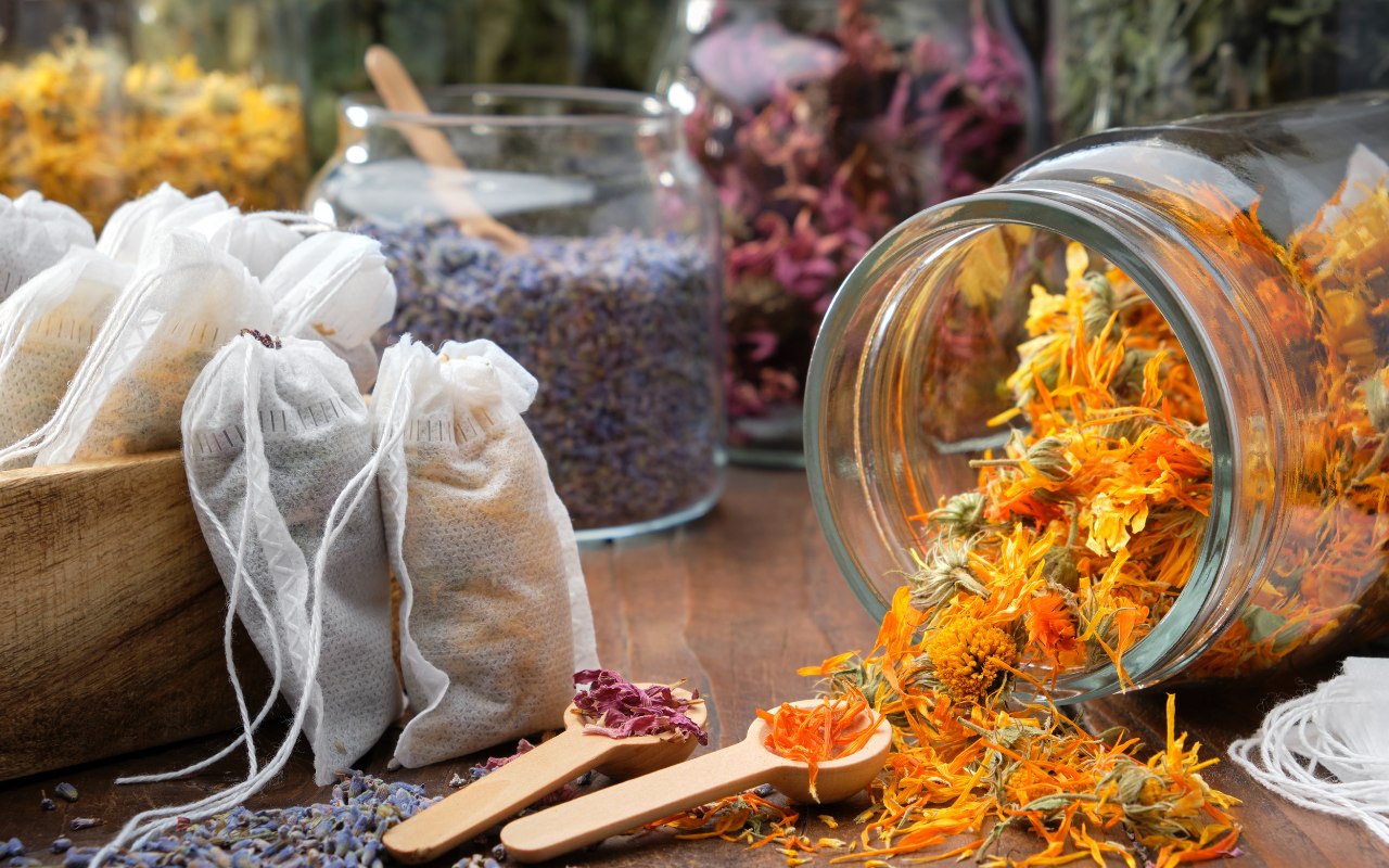 Làm Trà Túi Lọc Thủ Công – Tự Tay Sáng Tạo Trà Thảo Mộc An Toàn