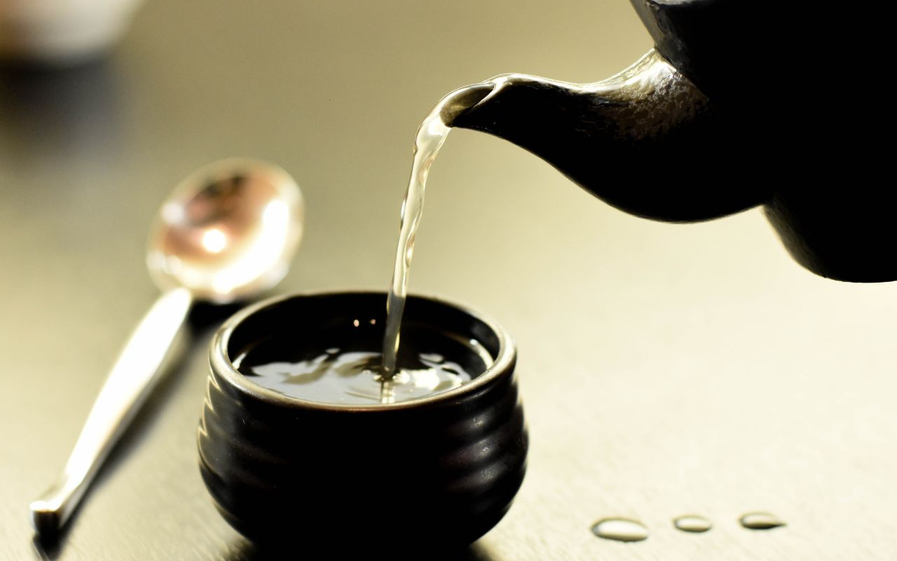 Uống trà gừng trị ho: Cách pha hiệu quả