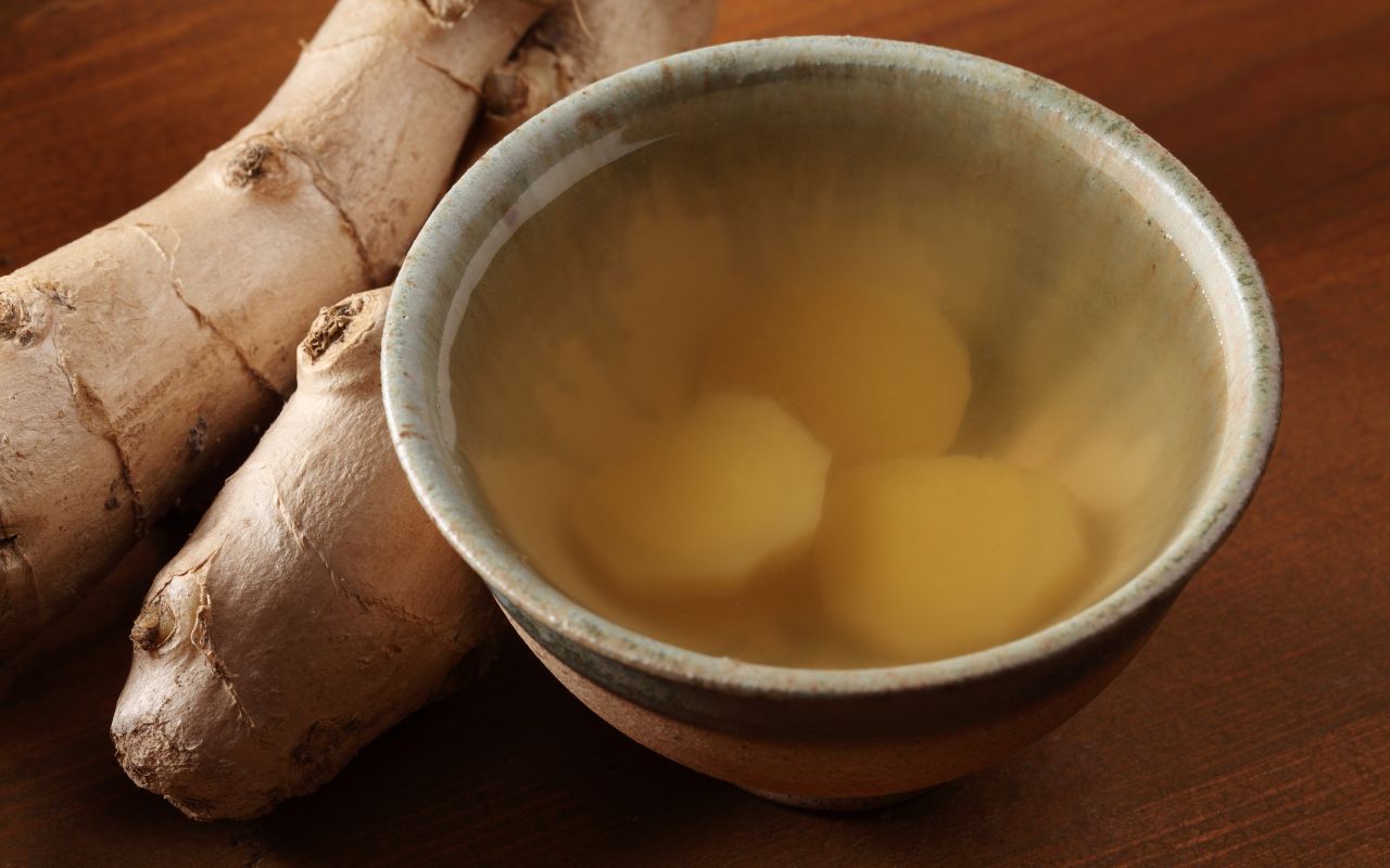 Trà gừng hỗ trợ giảm đau bụng kinh hiệu quả