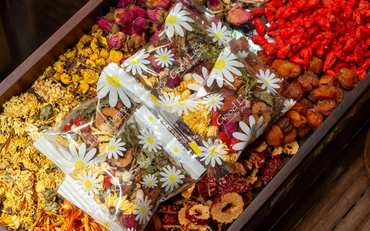 Trà Thảo Mộc Thanh Lọc Cơ Thể: Bí Quyết Cho Sức Khỏe và Làn Da