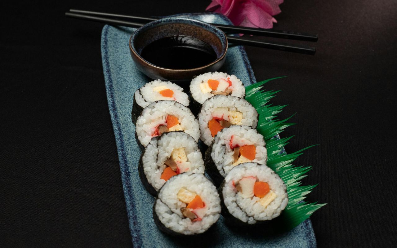 Rong biển làm sushi – Nguyên liệu chính trong món sushi truyền thống