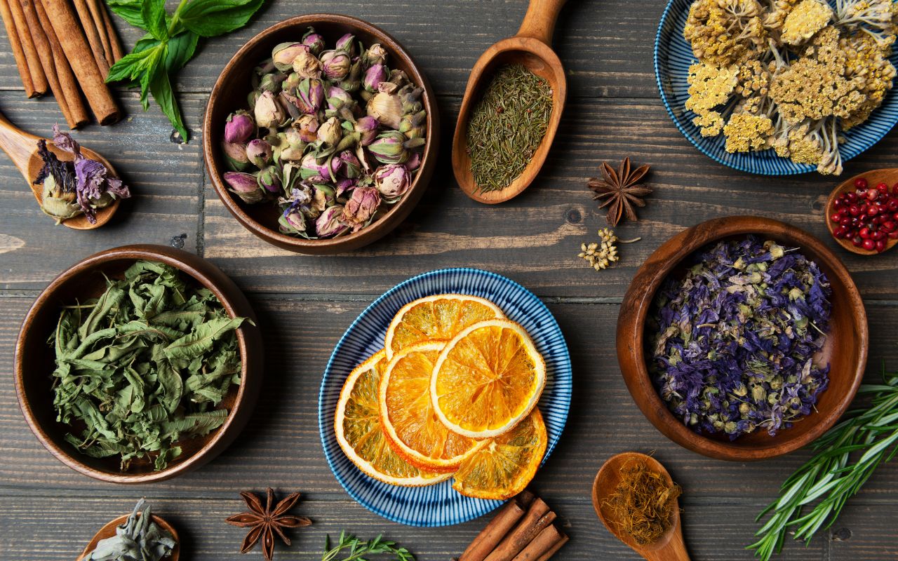 Chọn Trà Thảo Mộc Theo Mùa