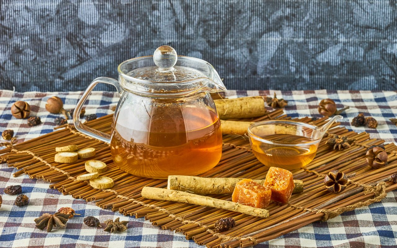 Tác Dụng Phụ Trà Thảo Mộc Lâu Dài: Lưu Ý Sức Khỏe