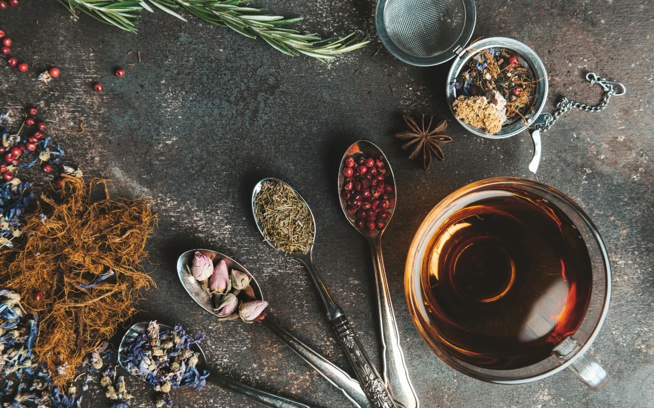 Các Tác Dụng Phụ Của Trà Thảo Mộc: Hiểu Biết Để An Toàn