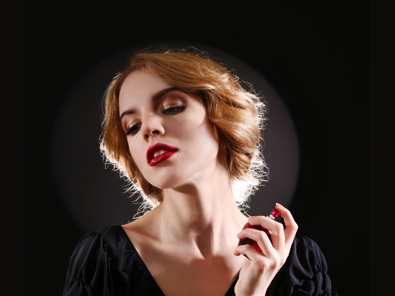 Vị trí xịt nước hoa thơm lâu - Cổ - Thời Trang ALADY