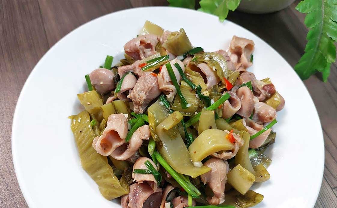 món bao tử cá ba sa xào dưa cải chua đã hoàn thành