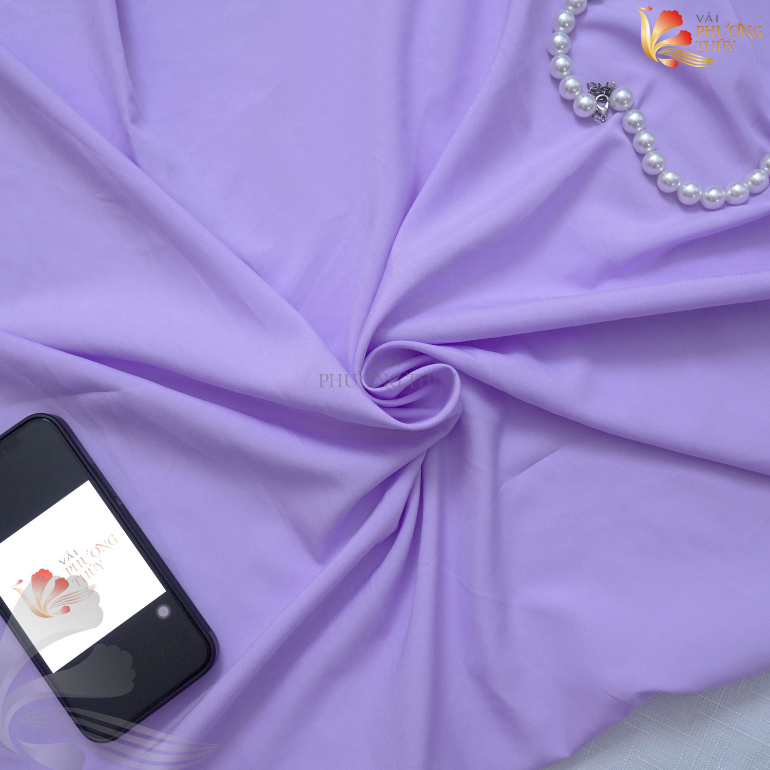 Vải lót lụa Phượng Thúy được làm từ 100% polyeste
