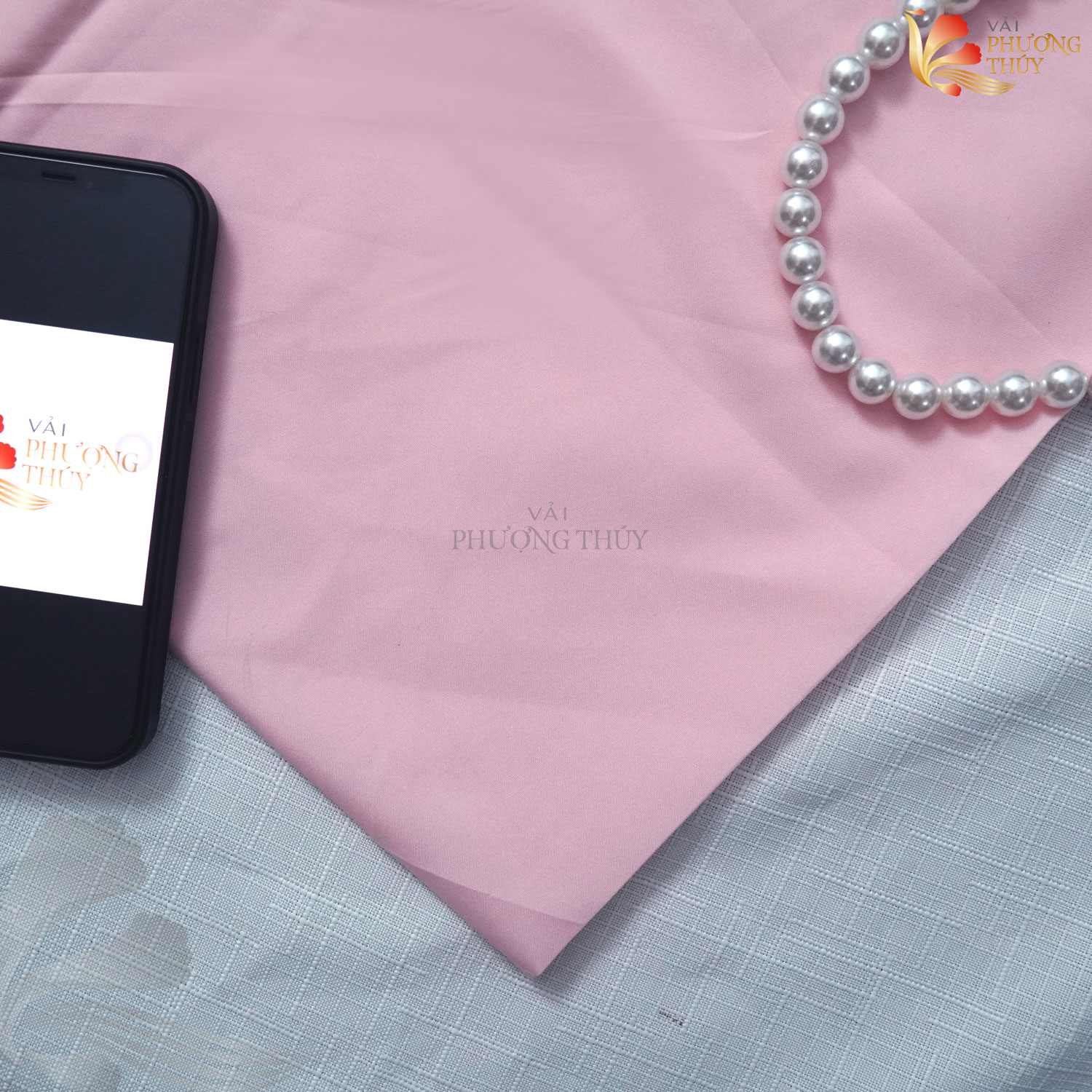 Vải lót lụa Phượng Thúy mịn màng, độ bền cao và thấm hút mồ hôi tốt