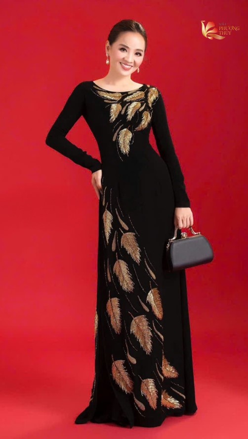 Áo dài vải nhung cho người lớn tuổi