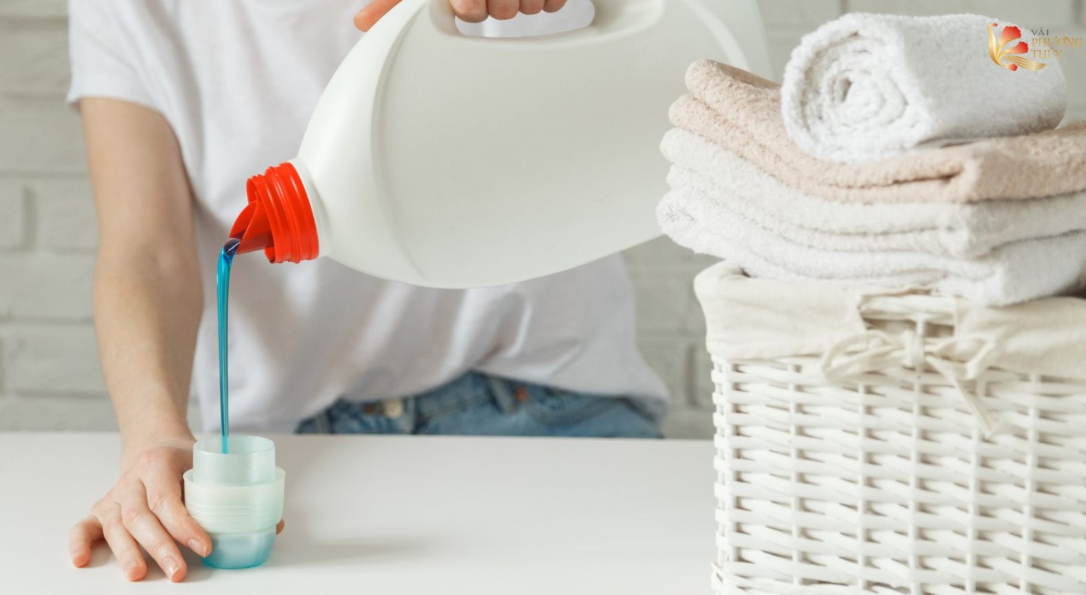 Sử dụng thuốc tẩy nhẹ dành cho quần áo màu