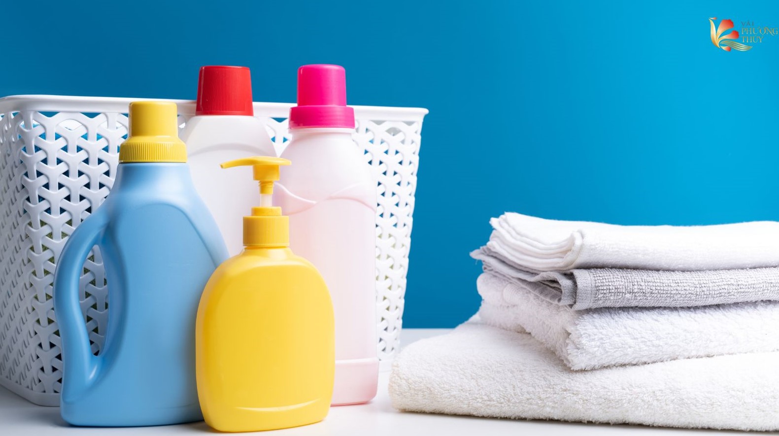 Tẩy vết ổ vàng quần áo trắng bằng oxi già