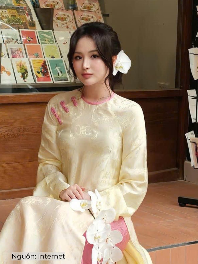 Áo dài gấm màu vàng pastel phối quần hồng trẻ trung cho nữ
