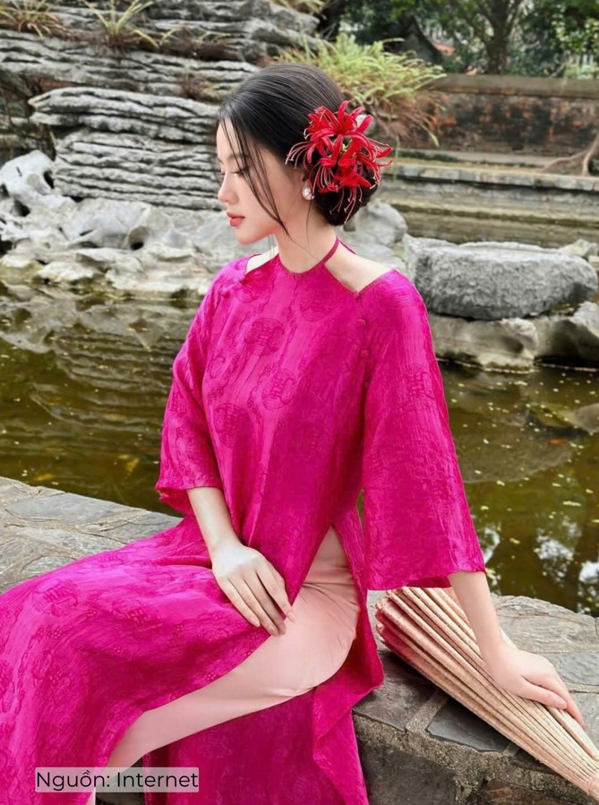 Áo dài gấm cách tân - cổ yếm tay lở