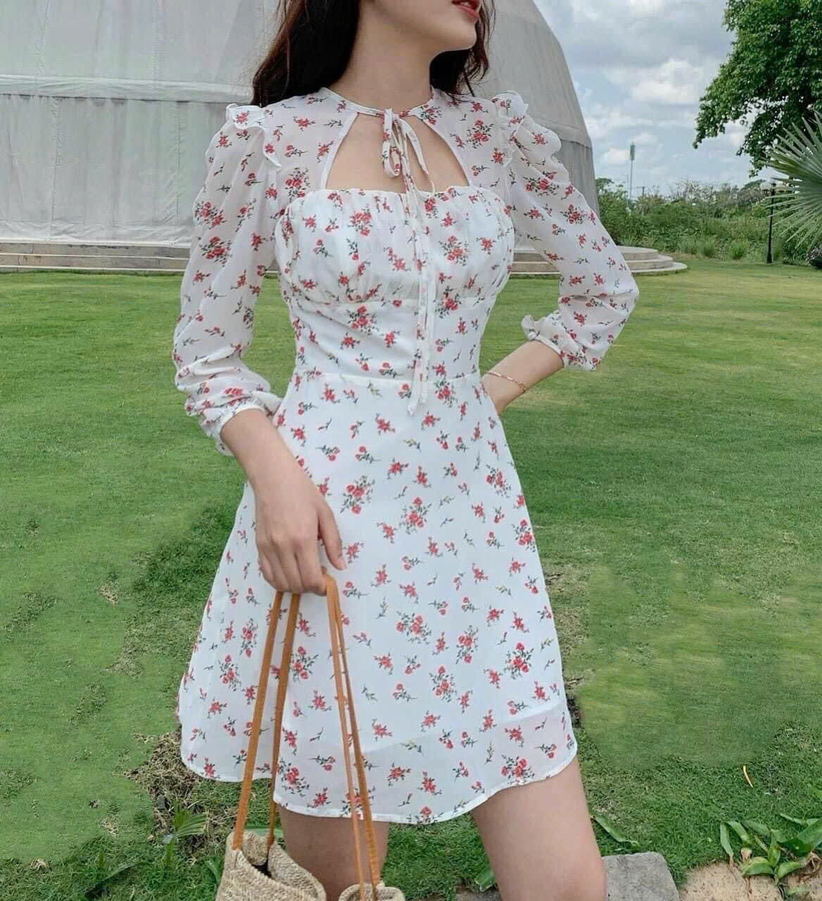 Mẫu váy voan chiffon hoa nhí cho những ngày đi chơi dạo phố