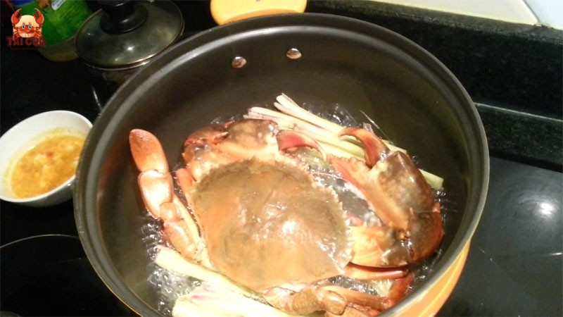 Luộc cua biển bao nhiêu phút là chín tới