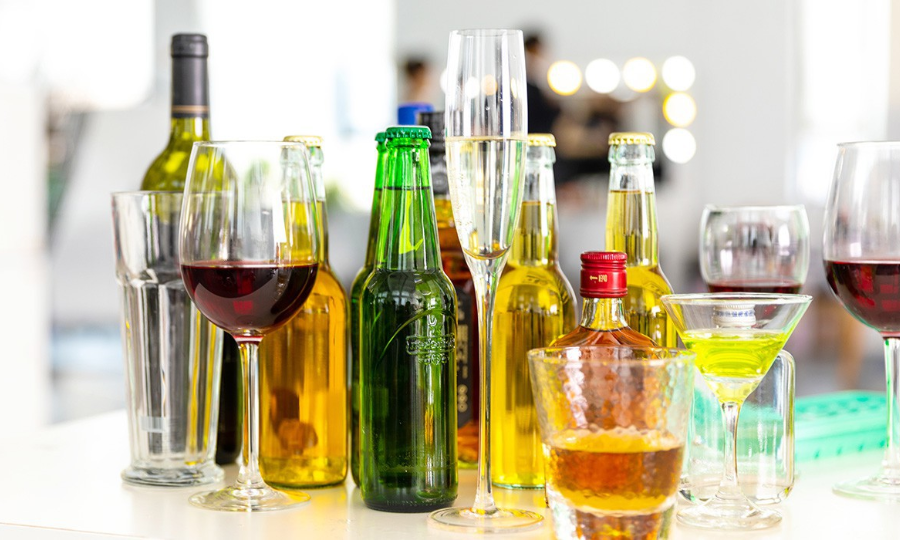 Bị mụn cóc kiêng rượu bia