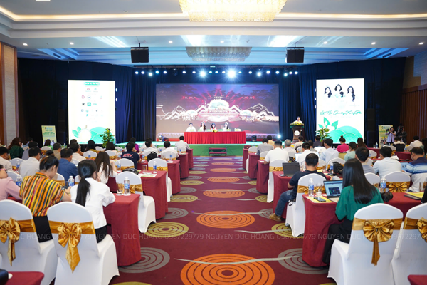 Toan-canh-hop-bao-ve-Le-hoi-Sau-rieng-Krong-Pac-(-Dak-Lak-)-lan-thu-2