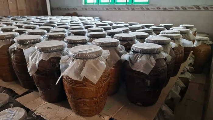 Rượu cần là thức uống trong các dịp đặc biệt của đồng bào dân tộc.@vietnamplus