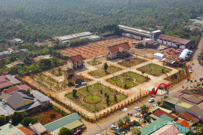 Di tích Đồn điền Cada nằm trên địa bàn xã Ea Yông, huyện Krông Pắc, tỉnh Đắk Lắk, là một trong những đồn điền ra đời sớm với quy mô rộng lớn, được viết tắt từ tên gọi Công ty Nông nghiệp Á Châu (COMPAGNIE AGRICOLE D’ASIE). Đồn điền CADA do Pháp xây dựng vào năm 1922 để trồng cà phê, chè, mở đầu cho việc cướp đoạt đất đai để khai thác tài nguyên một cách quy mô.