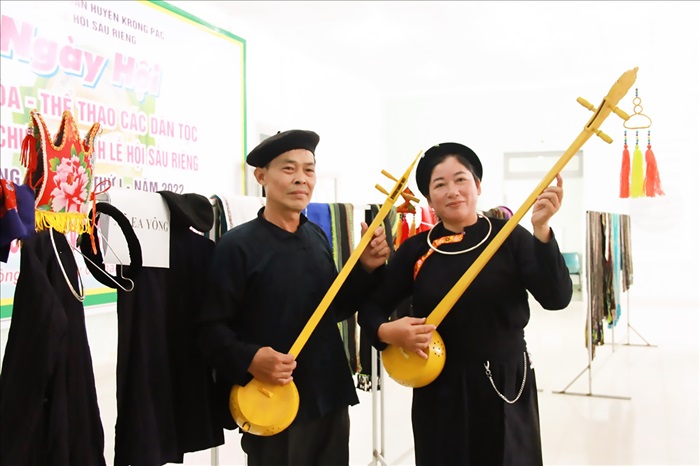 Đàn tính hát then là nét văn hóa đặc trưng ở thôn Thạch Lũ, xã Ea Yông