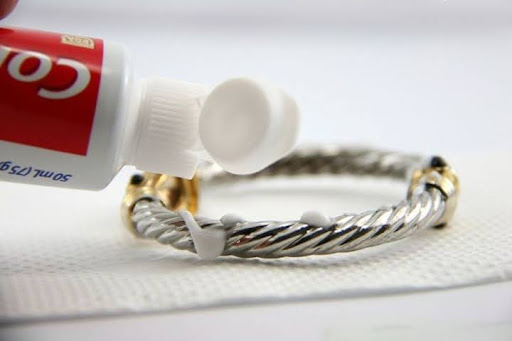 Chất tẩy trắng có trong kem đánh răng giúp làm bạc sáng