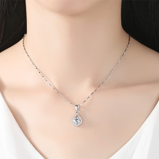 Dây chuyền bạc đính đá sang trọng