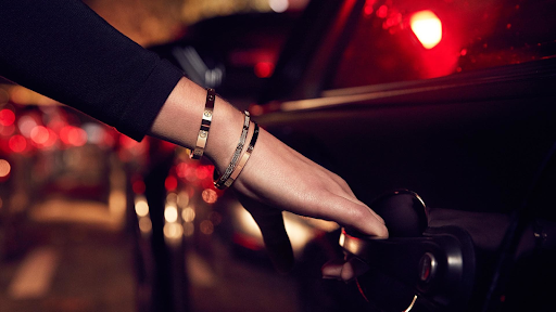 Vòng tay Cartier Love - Biểu tượng tình yêu vĩnh cửu