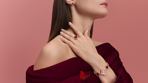 Hình ảnh cỏ bốn lá may mắn trong bộ sưu tập Alhambra