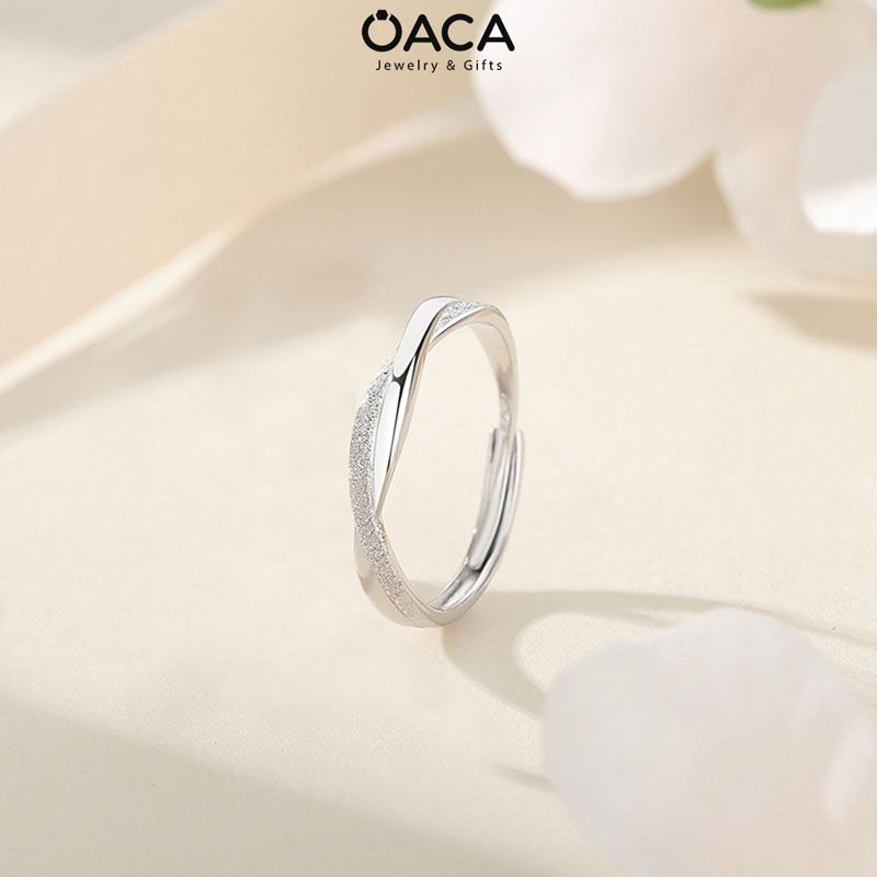 Nhẫn bạc đơn giản mà không kém phần sang trọng