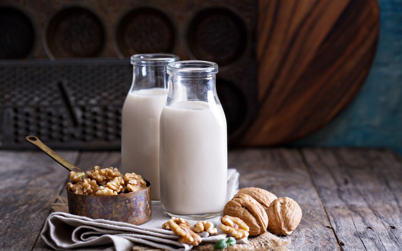 Ăn chay trường uống sữa được không? Giải đáp từ chuyên gia dinh dưỡng