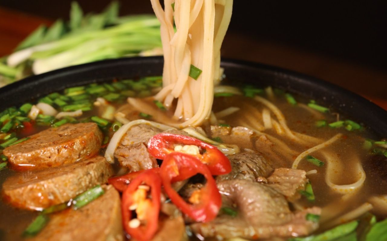 Cách Nấu Phở Chay Thơm Lừng, Nước Dùng Ngọt Thanh Như Ngoài Hàng