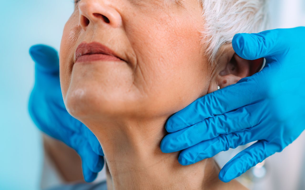 Cắt Bỏ Tuyến Giáp Có Ảnh Hưởng Gì Không? Tìm Hiểu Các Hệ Lụy và Cách Quản Lý