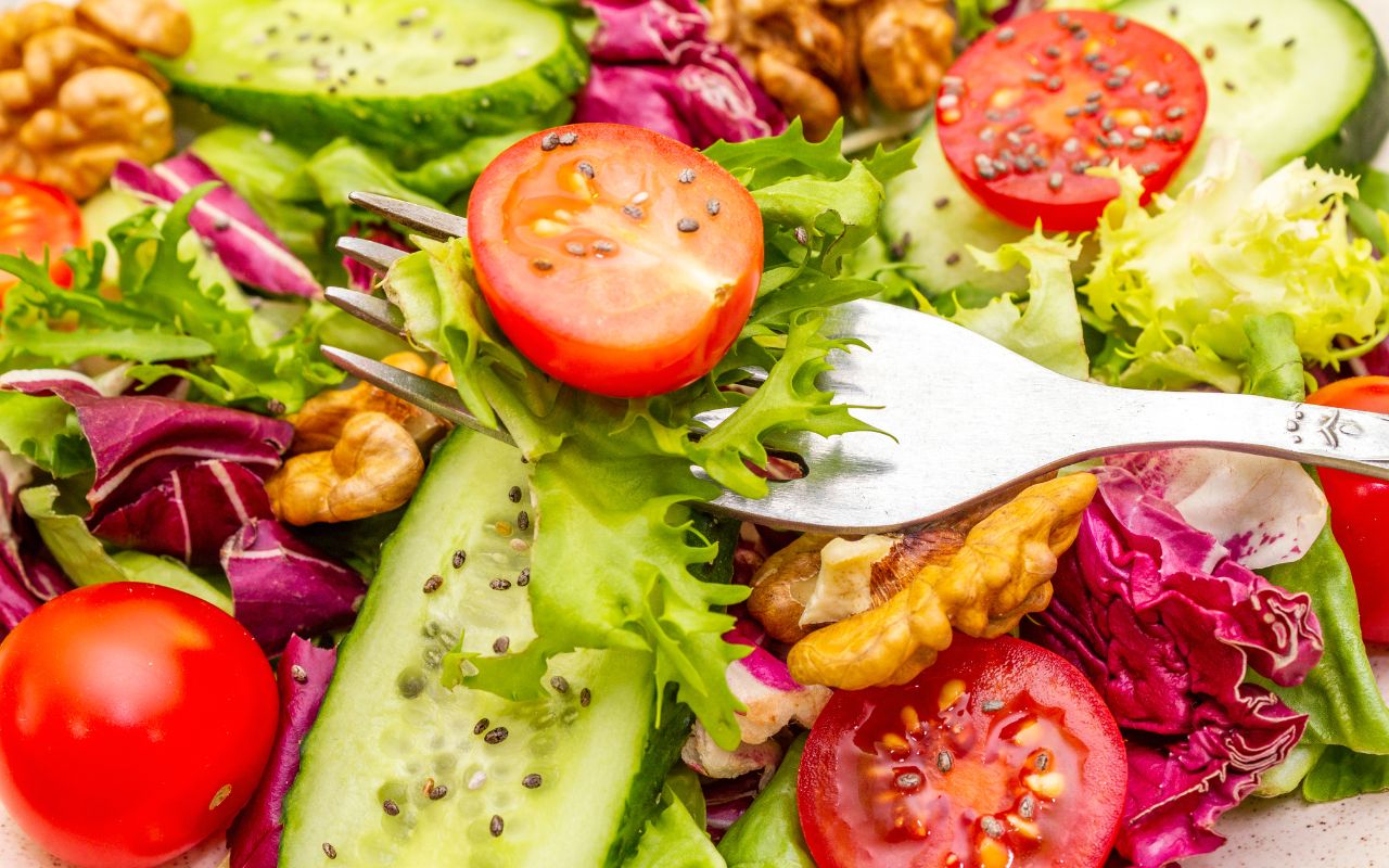 Ăn chay trường tốt không? Những Lợi Ích & Rủi Ro Cần Biết