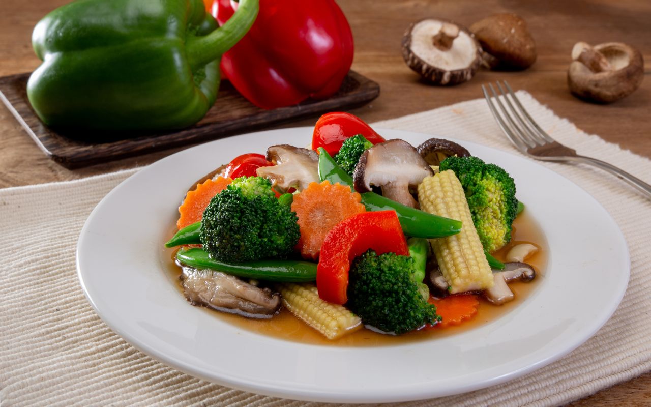 Nấm rơm xào thập cẩm đơn giản nhưng đầy hương vị