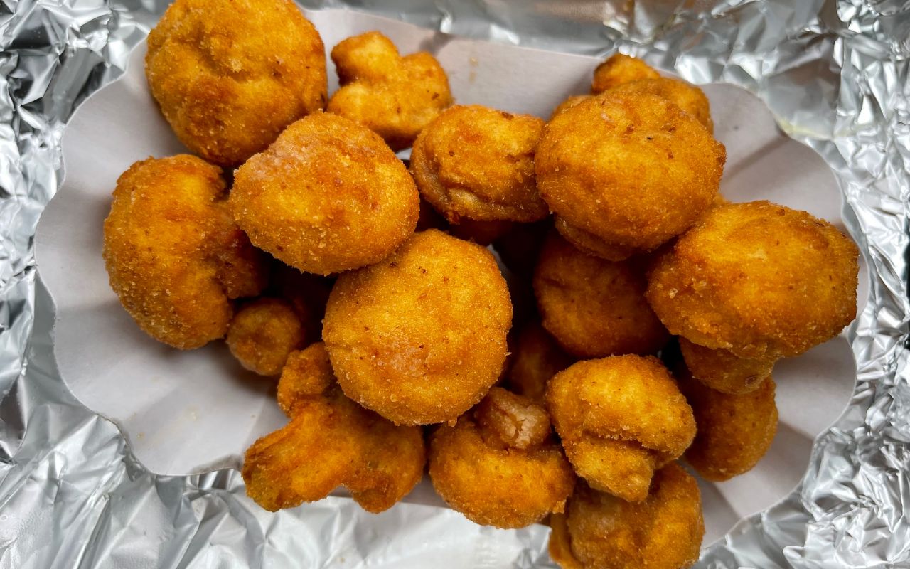 Nấm rơm chiên bột – món ăn vặt giòn ngon