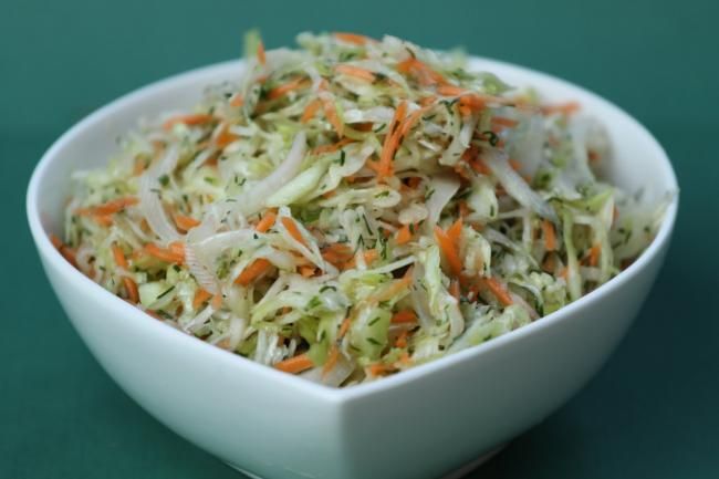 Chỉ 5 Phút Có Ngay Món Salad Bắp Cải Trắng Giòn Ngon Khó Cưỡng