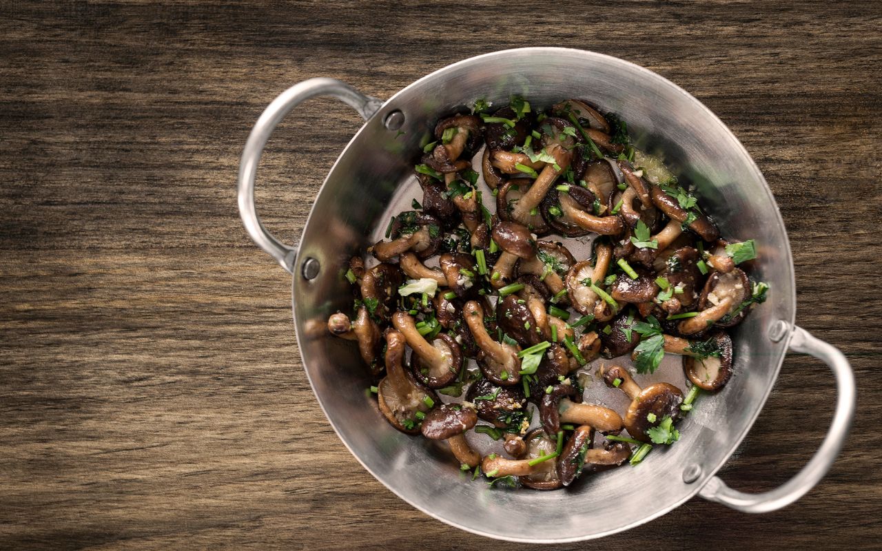 Hướng Dẫn Chi Tiết Cách Làm Nấm Kho Tương Thơm Ngon Đậm Đà