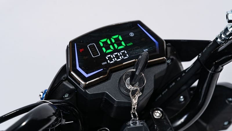 Làm sao biết xe máy điện của mình sắp hết pin?