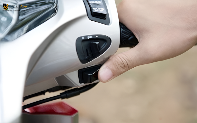 Làm sạch hoặc thay mới công tắc đề để xe khởi động bình thường