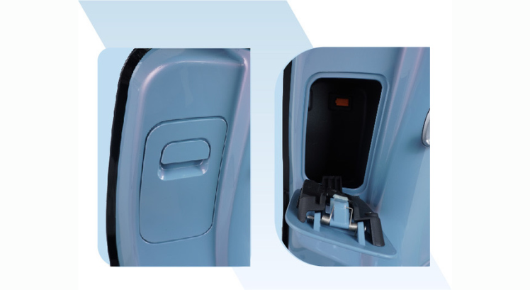 Hộp cốp phụ của xe Vespa JVC S6 có trang bị sạc USB