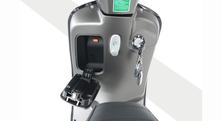 Lý do nên chọn V6 thay vì các mẫu Vespa điện giá rẻ