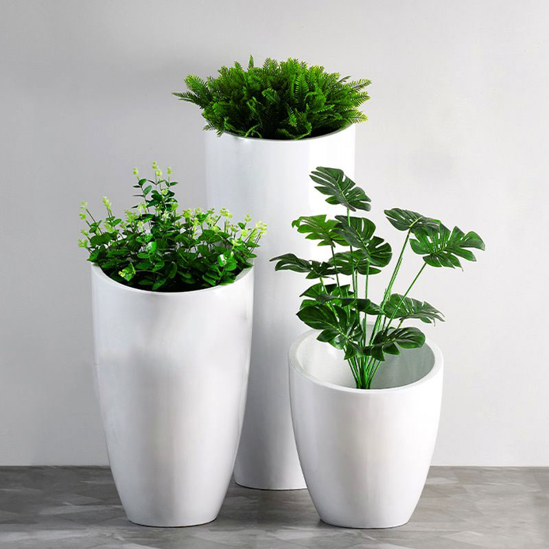 Chậu cây decor làm bằng chất liệu composite
