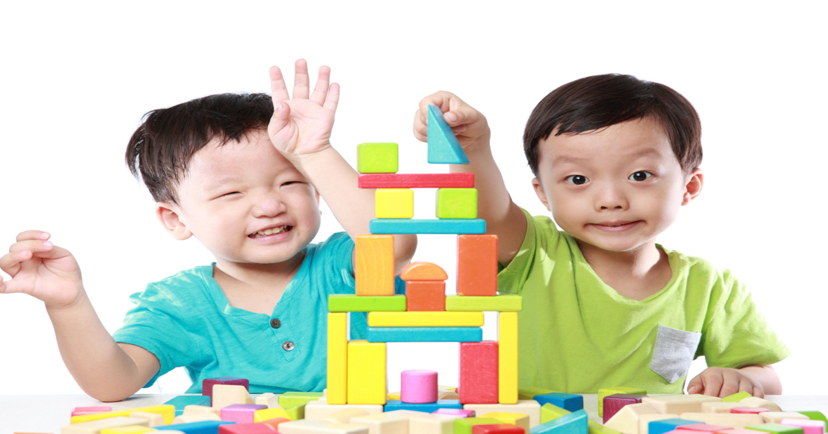 Đồ chơi trí tuệ cho bé trai mang lại nhiều lợi ích trong hành trình phát triển của trẻ