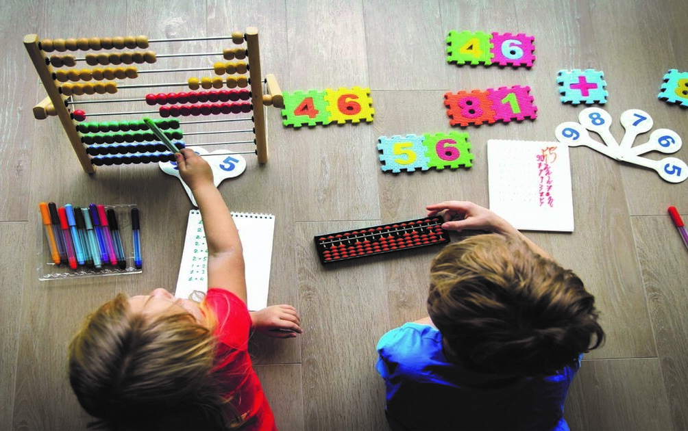 Bí quyết chọn đồ chơi trí tuệ cho bé trai phù hợp