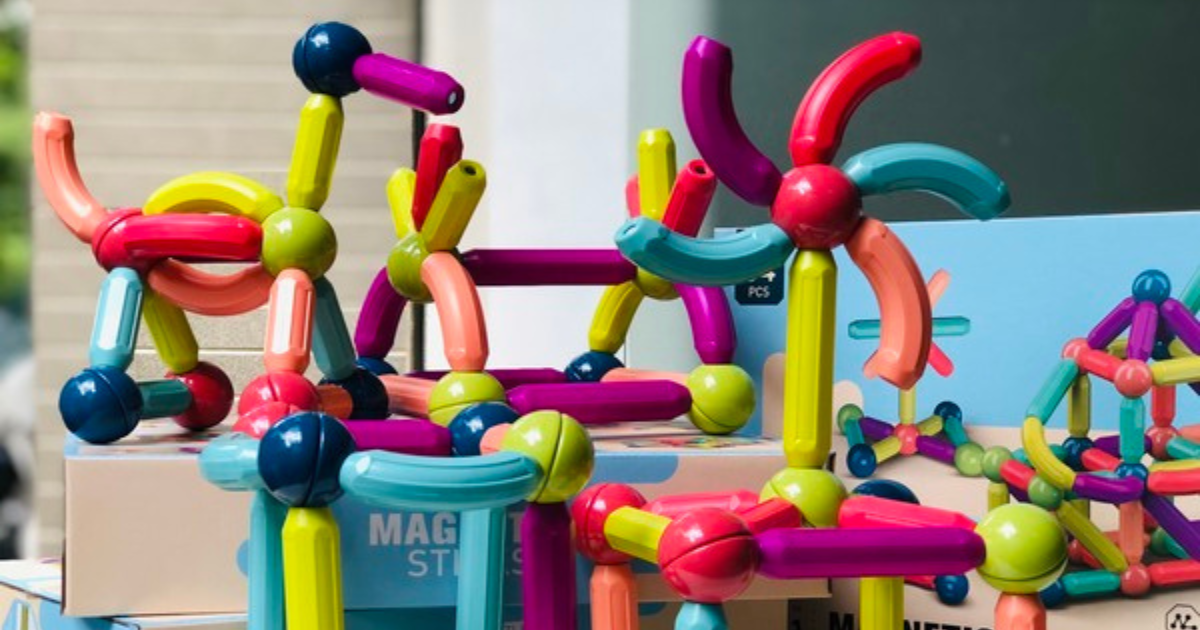 Đồ chơi hộp xếp hình nam châm được ưa chuộng cho bé