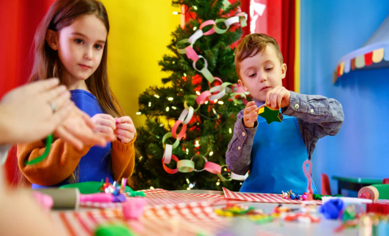 Cùng bé làm đồ trang trí handmade cho cây thông noel