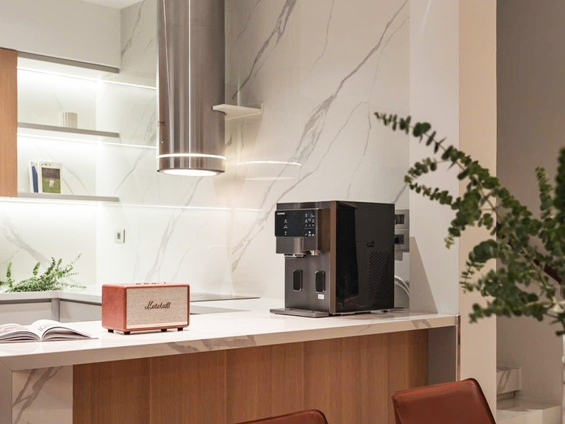 Máy lọc nước ChungHo đặt bàn tiện lợi phù hợp cho pantry văn phòng và gia đình.