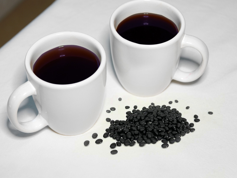 Nước Đậu Đen Rang - Bí Quyết Dưỡng Da Truyền Thống Của Phụ Nữ Châu Á