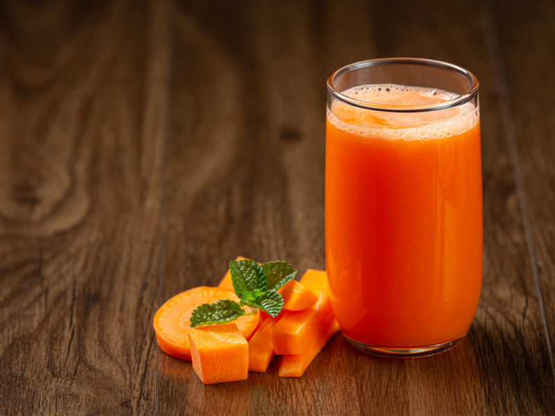 Cà rốt giàu beta-carotene (tiền chất vitamin A), vitamin C và các chất chống oxy hóa, mang lại công dụng tuyệt vời cho làn da